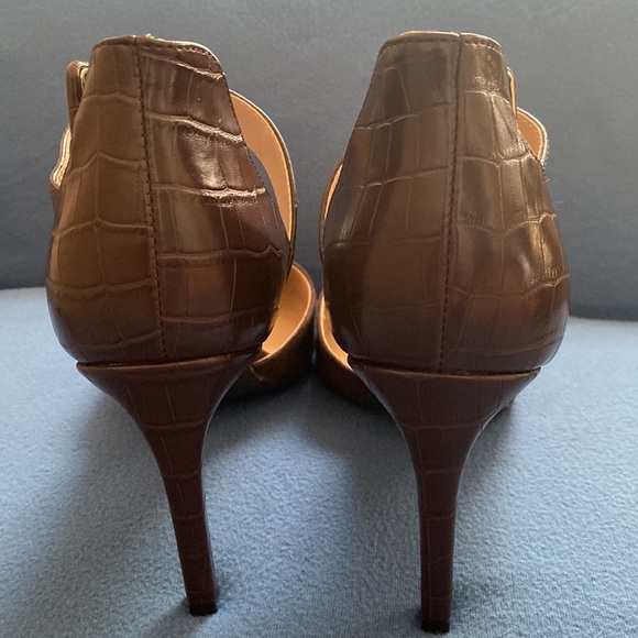 New very classic and elegant shoes with 4” heels by Unisa size 9 - Picture 12 of 16